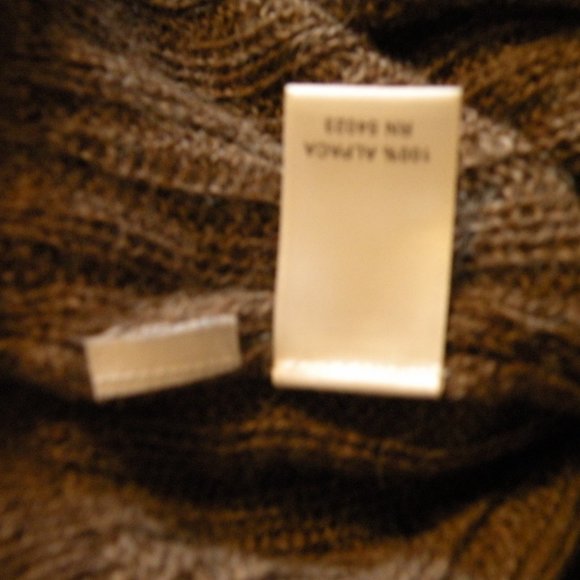 Banana Republic Sweater - Picture 5 of 8